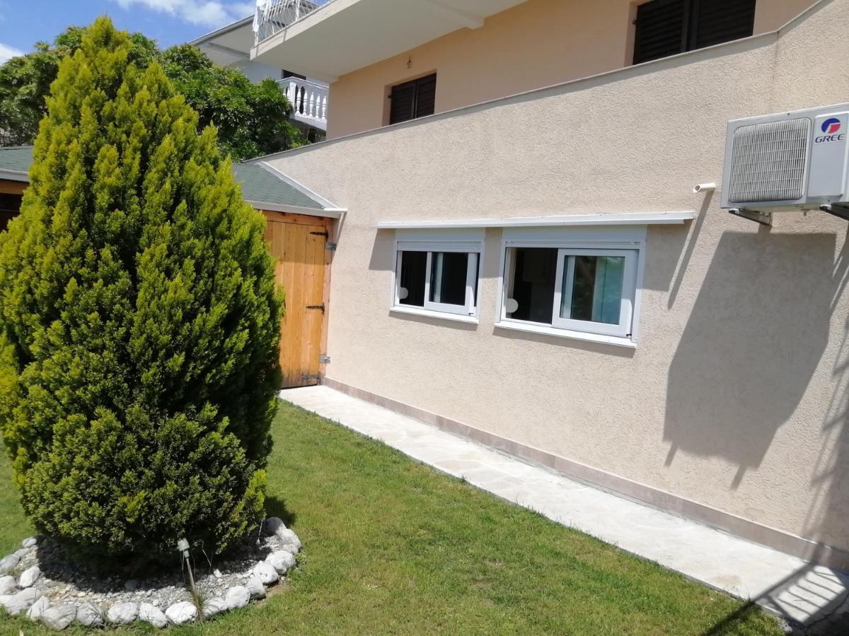 Ninic Family Apartments Тиват Екстер'єр фото